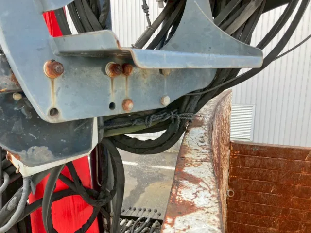 運転席側へ旋回の際は、配線が干渉しますが回転できます。|日野 レンジャー BDG-FJ7JKWAの写真45