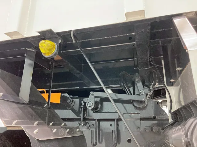 シャーシとネタの状態です。(縦ネタ・横ネタは鉄製です)|三菱 スーパーグレート 2PG-FV70HYの写真6