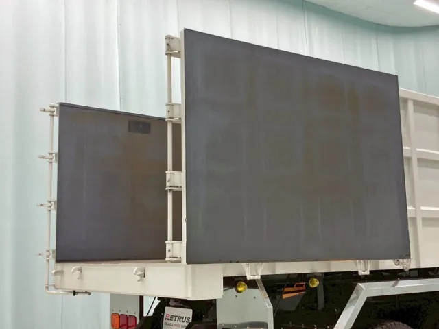 リヤゲートは片開き式です。|三菱 スーパーグレート 2PG-FV70HYの写真16