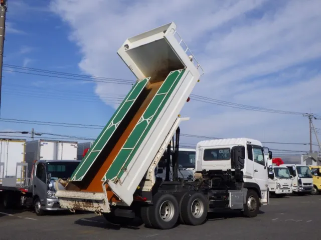 UDトラックス クオン 2PG-CW5ALの写真8