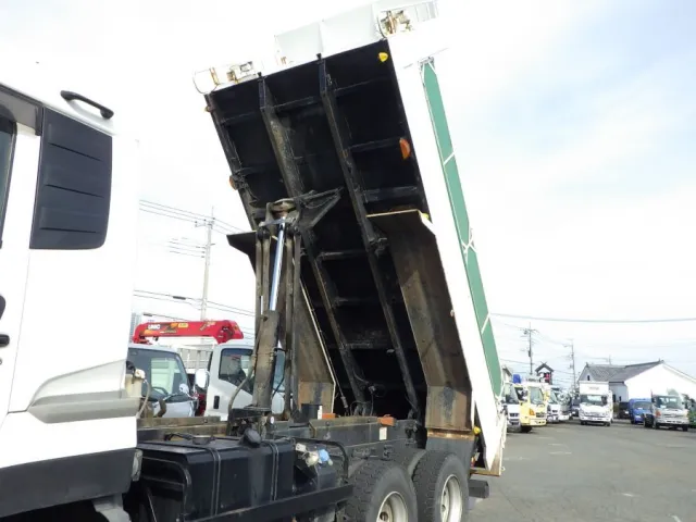 ボディー裏側の状態です。|UDトラックス クオン 2PG-CW5ALの写真17