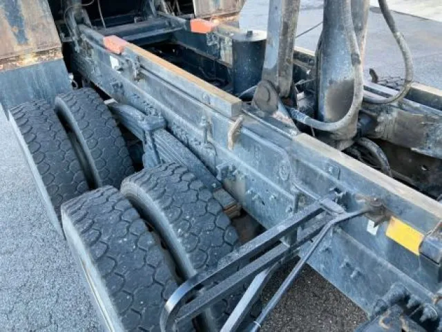 シャーシの状態です。|UDトラックス クオン 2PG-CW5ALの写真19