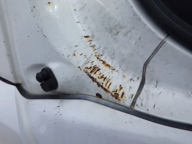 運転席側ドア内側にサビがあります。|UDトラックス クオン 2PG-CW5ALの写真47