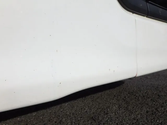 フロントバンパーに飛び石キズがあります。|UDトラックス クオン 2PG-CW5ALの写真50