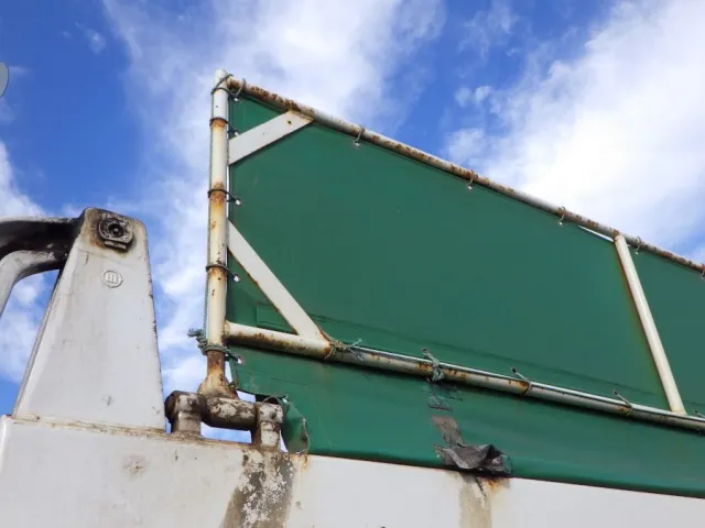 左右のシートアームにサビがあります。|UDトラックス クオン 2PG-CW5ALの写真60