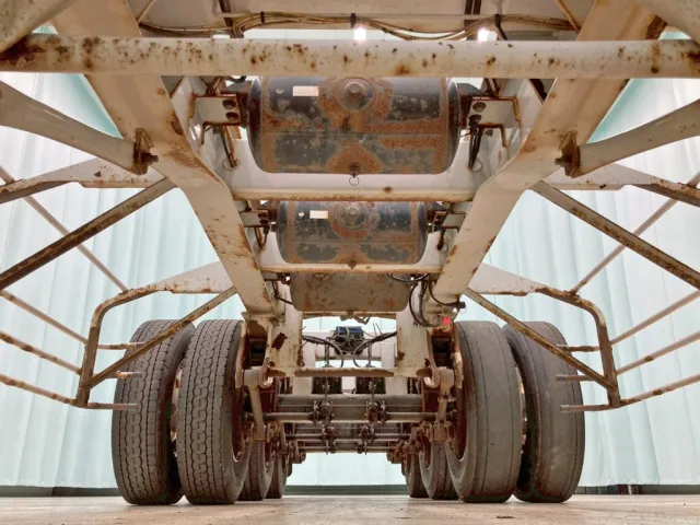 下回りの状態です。(中央のエアータンクにサビがあります)|トレクス  CTB32002の写真9