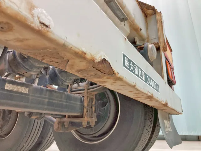 リヤバンパー中央下部にサビがあります。|トレクス  CTB32002の写真19