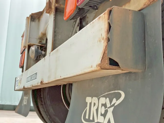 リヤバンパー運転席側カバーに割れがあります。|トレクス  CTB32002の写真20