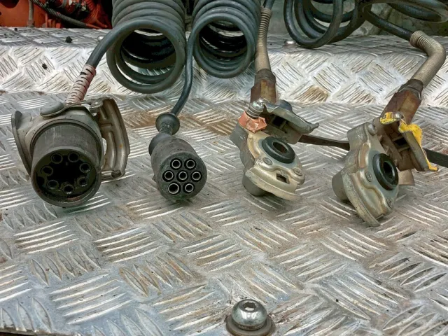 接続コネクターです。|日野 プロフィア QPG-SH1EDDJの写真15