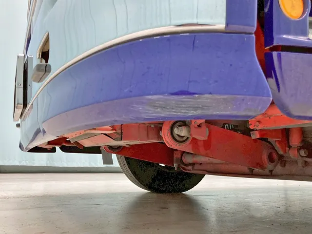 フロントバンパー助手席側下部に引きキズがあります。|日野 プロフィア QPG-SH1EDDJの写真21