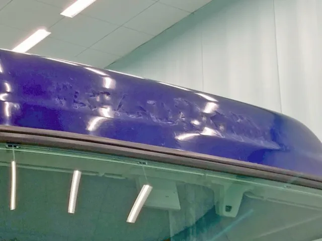 ルーフ前方にシールはがし跡があります。|日野 プロフィア QPG-SH1EDDJの写真31