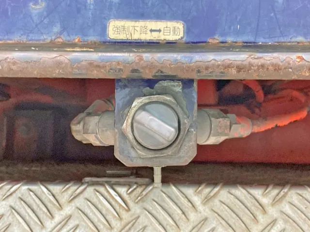 リフトアクスルの切り替えバルブです。|東邦  TF36G3N3Sの写真26