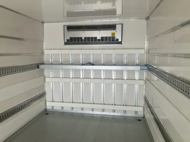 冷凍機の吹き出し口です。|三菱 ファイター 2KG-FK72FYの写真11