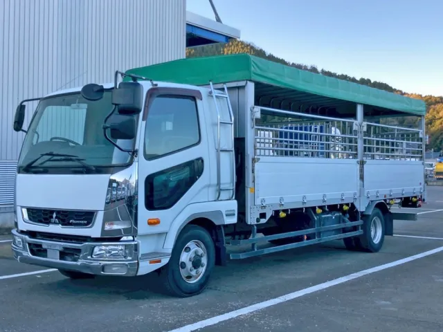 フロント周り、メッキパーツで飾っています。|三菱 ファイター 2KG-FK61F(2WD)の写真1