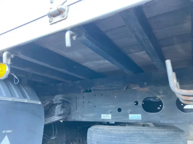 シャーシとネタの状態です。(縦ネタ・横ネタは木製です)|三菱 ファイター 2KG-FK61F(2WD)の写真6