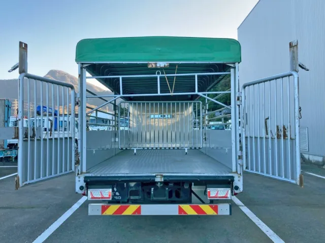 リヤ扉は観音開き式です。|三菱 ファイター 2KG-FK61F(2WD)の写真10