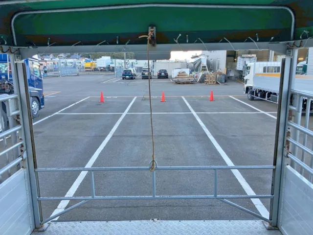 柵を裏側から見た状態です。|三菱 ファイター 2KG-FK61F(2WD)の写真13