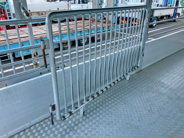 柵を開いた状態です。|三菱 ファイター 2KG-FK61F(2WD)の写真18