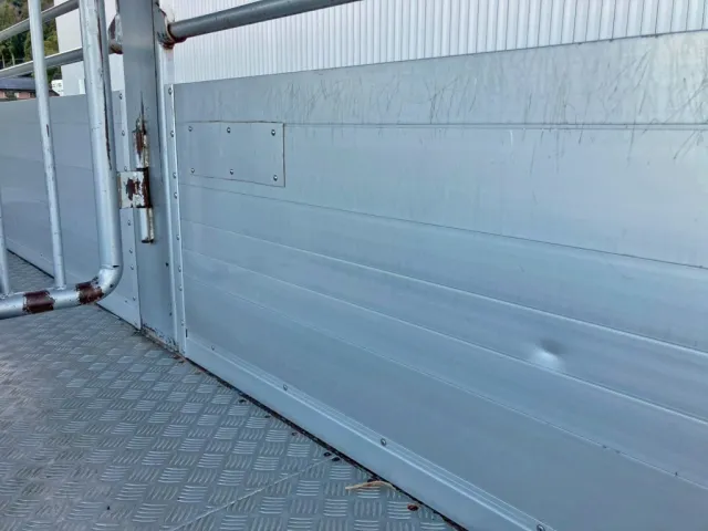 運転席側アオリ中央部にヘコミ・パッチ当て箇所があります。|三菱 ファイター 2KG-FK61F(2WD)の写真19