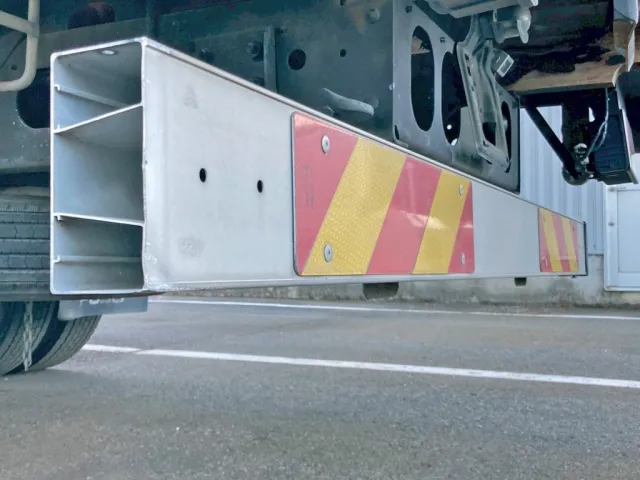 リヤバンパー助手席側カバー欠品しています。|三菱 ファイター 2KG-FK61F(2WD)の写真27