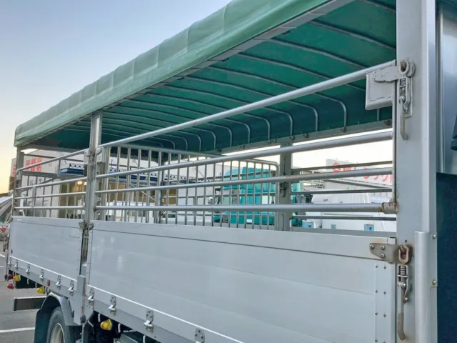 アオリ上部の柵は脱着できます。(運転席側)|三菱 ファイター 2KG-FK61F(2WD)の写真29