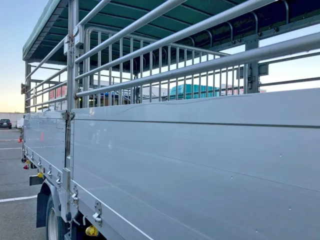 運転席側アオリ前方に引きキズがあります。|三菱 ファイター 2KG-FK61F(2WD)の写真30