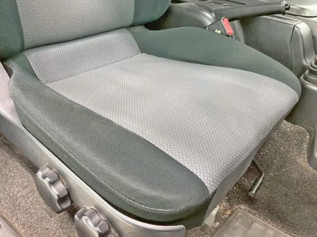 運転席座面にヘタリがあります。|日野 レンジャー TKG-FD7JLAA(2WD)の写真8