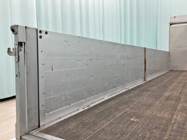 助手席側アオリ後方にキズ・ヘコミがあります。|日野 レンジャー TKG-FD7JLAA(2WD)の写真10