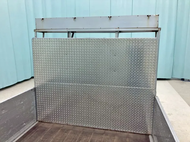 プロテクターは縞板アルミが張られています。|日野 レンジャー TKG-FD7JLAA(2WD)の写真14