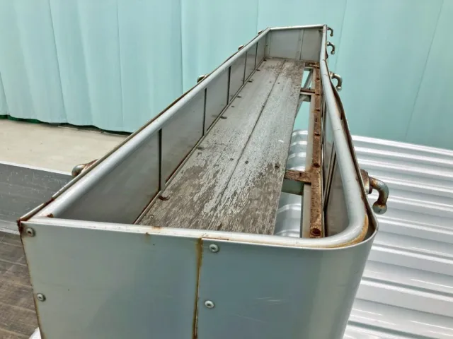 シートデッキ前方の床板欠品 及び 前方のステーに曲がりがあります。|日野 レンジャー TKG-FD7JLAA(2WD)の写真16