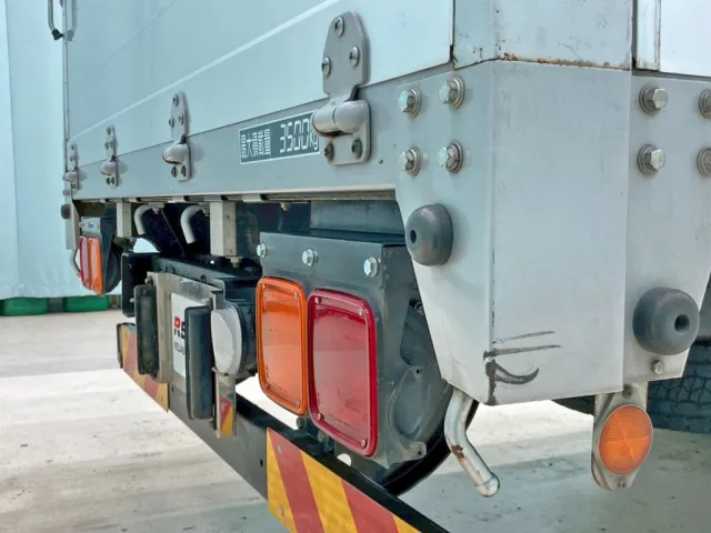 運転席側リヤ柱下部に曲がり・引きキズがあります。|日野 レンジャー TKG-FD7JLAA(2WD)の写真20