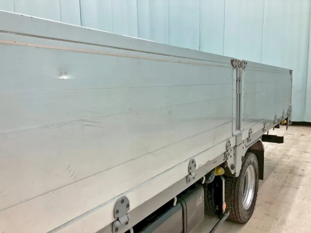 助手席側アオリ前方にヘコミがあります。|日野 レンジャー TKG-FD7JLAA(2WD)の写真22