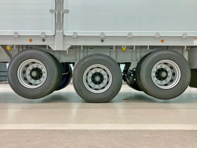 リフトアクスル機能付きです。(1・3軸がリフトアップします)|トレクス  PFB34114の写真15