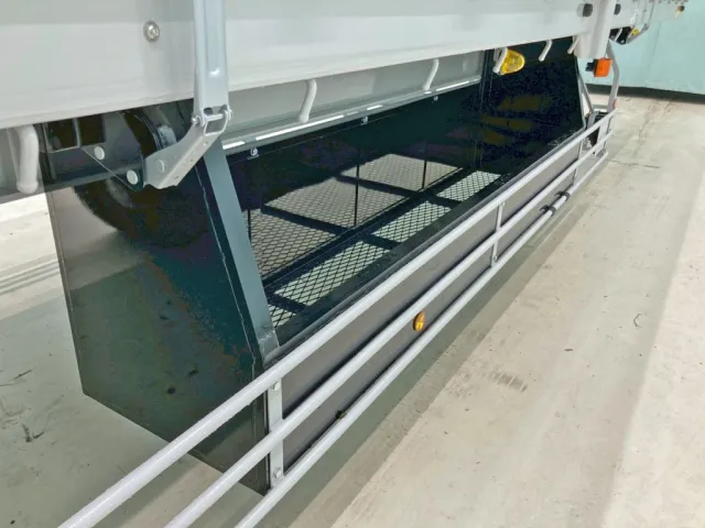 運転席側にりん木入れが付いています。|トレクス  PFB34114の写真20