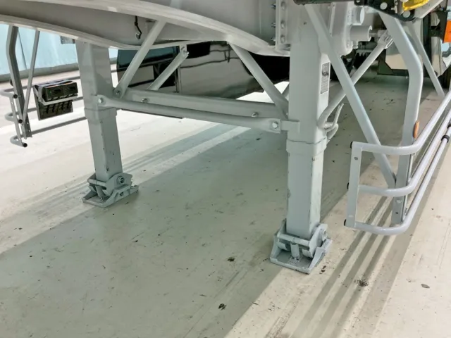 脚は手動式です。|トレクス  PFB34114の写真22