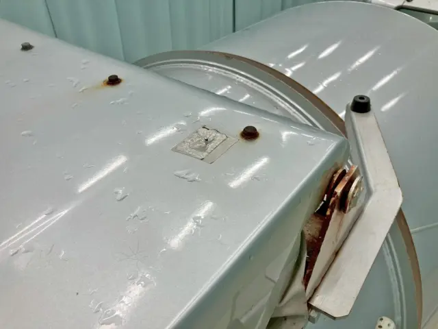 ホッパーカバーに割れがあります。|日野 プロフィア QPG-FS1AKDAの写真11