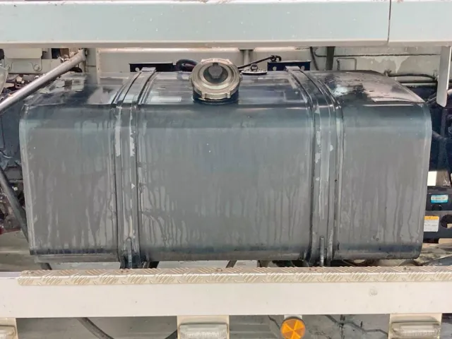 燃料タンクは200Lです。|日野 プロフィア QPG-FS1AKDAの写真32