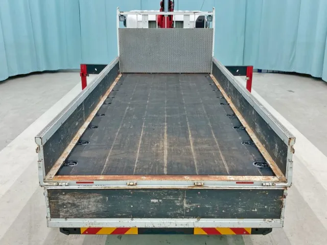 床は板張りです。|日野 レンジャー 2KG-FE2ABGの写真9