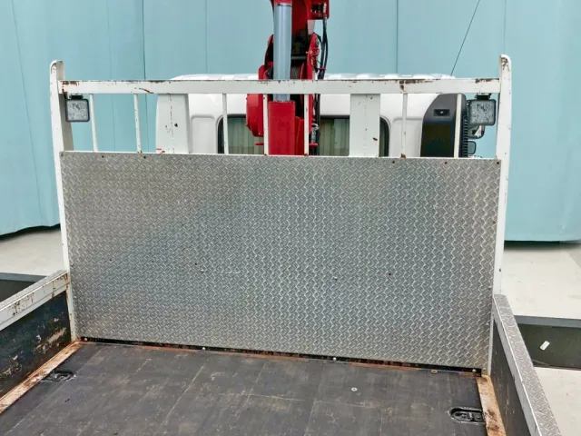 プロテクターに縞板アルミが張られています。|日野 レンジャー 2KG-FE2ABGの写真10