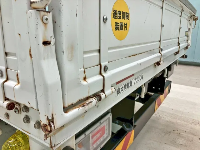 リヤアオリ助手席側にヘコミがあります。|日野 レンジャー 2KG-FE2ABGの写真15