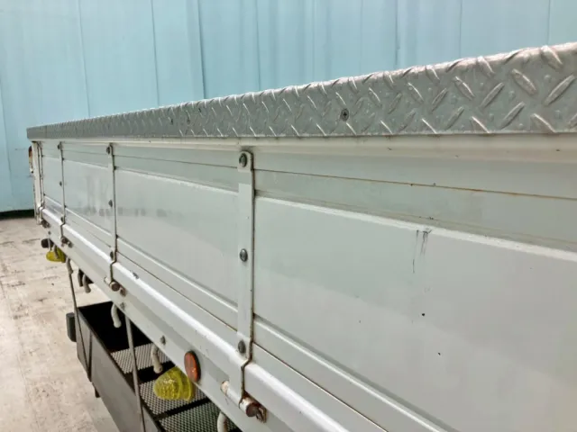 運転席側アオリ中央部にキズがあります。|日野 レンジャー 2KG-FE2ABGの写真19