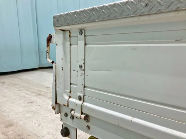 運転席側アオリ後方に引きキズがあります。|日野 レンジャー 2KG-FE2ABGの写真20