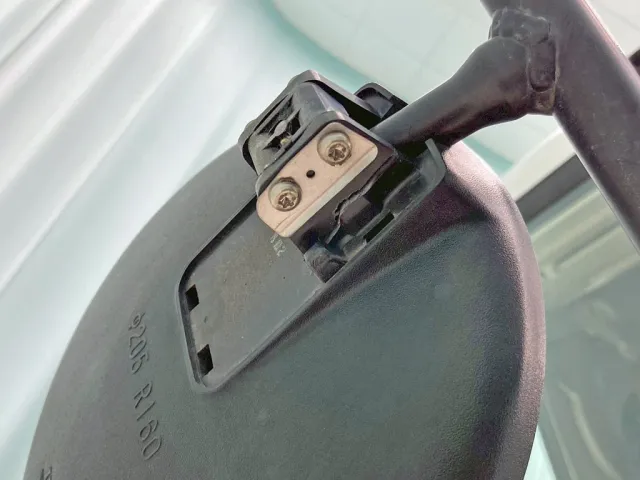 フロントアンダーミラー取付部に割れがあります。|日野 レンジャー 2KG-FE2ABGの写真22