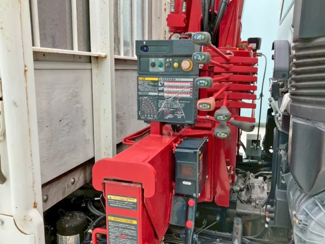 アウトリガーは差し違い式です。|日野 レンジャー 2KG-FE2ABGの写真24