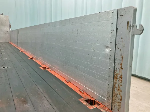 運転席側アオリ後方にヘコミがあります。|日野 プロフィア 2DG-FR1AHJの写真12