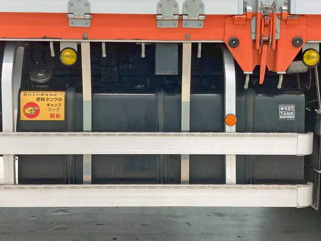 燃料タンクは400Lです。|日野 プロフィア 2DG-FR1AHJの写真30