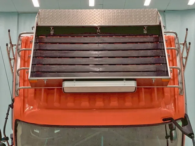 ルーフにシートデッキが付いています。|日野 プロフィア 2DG-FR1AHJの写真36