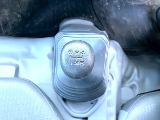 マニュアル5速です。|日野 デュトロ TKG-XZU675M(4WD)の写真20