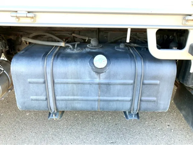 燃料タンクは80Lです。|日野 デュトロ TKG-XZU675M(4WD)の写真21