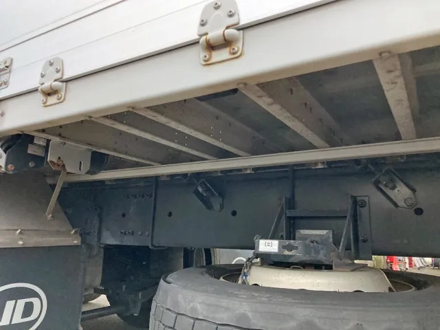 シャーシとネタの状態です。(縦ネタは鉄製・横ネタはアルミ製です)|UDトラックス クオン 2PG-CD5CAの写真6